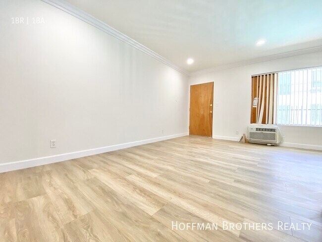 Foto del edificio - 20445 Saticoy St Winnetka, CA 91306