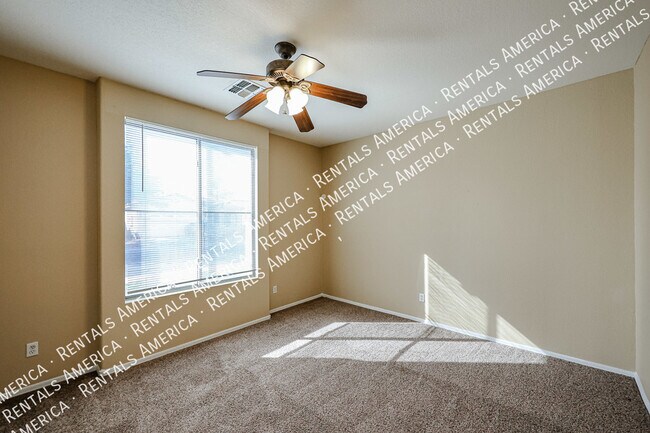 Building Photo - Beautiful 3 Bedroom 2.5 Bath Home in Laveen!