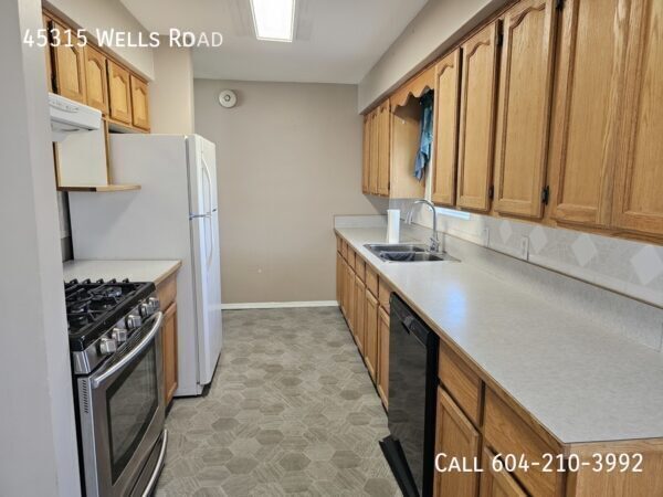 Building Photo - Full House with Fenced Yard in Sardis!