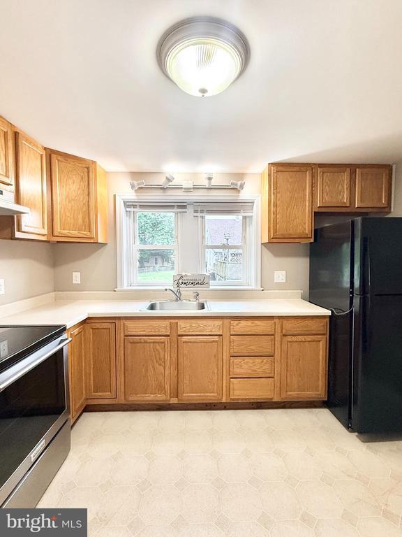 Foto del edificio - 735 Fisher Ave