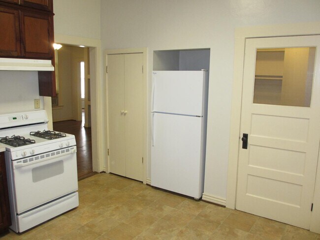 Building Photo - 421 Normal Ave