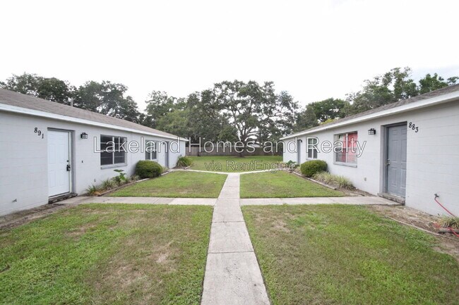 Foto del edificio - 891 School House Rd
