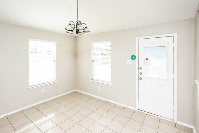 Building Photo - 801 Buttercup Ln