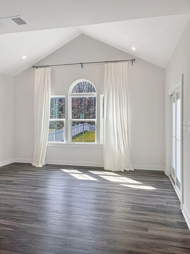 Foto del edificio - Modern Comfort & Style in a Prime Richmond Location