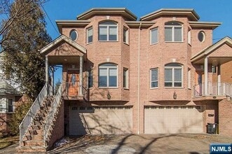 Building Photo - 517A Lawn Ave