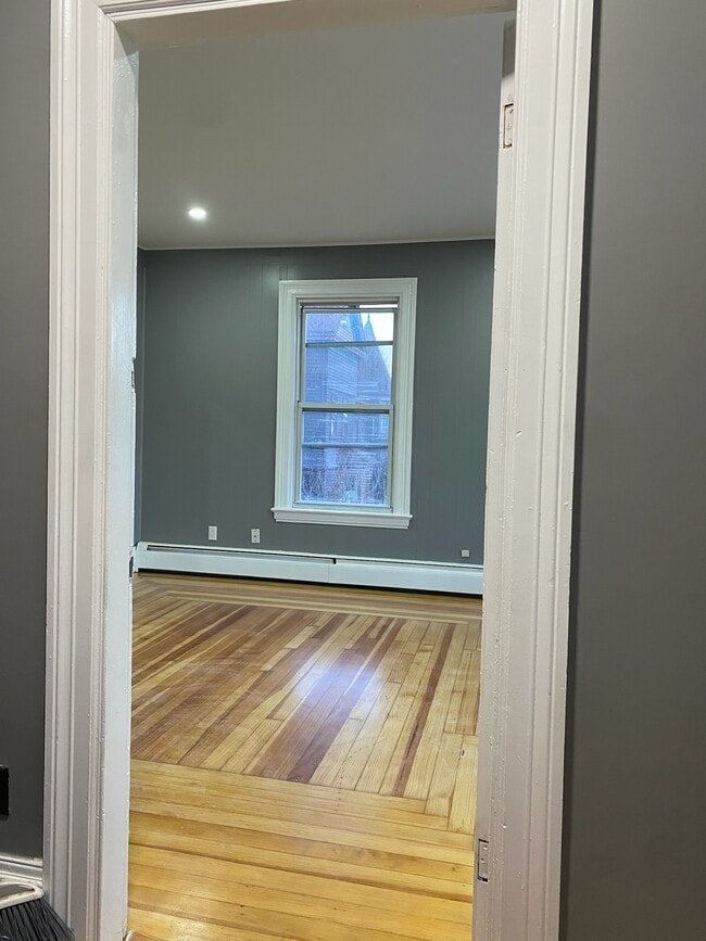 Building Photo - 33 White St