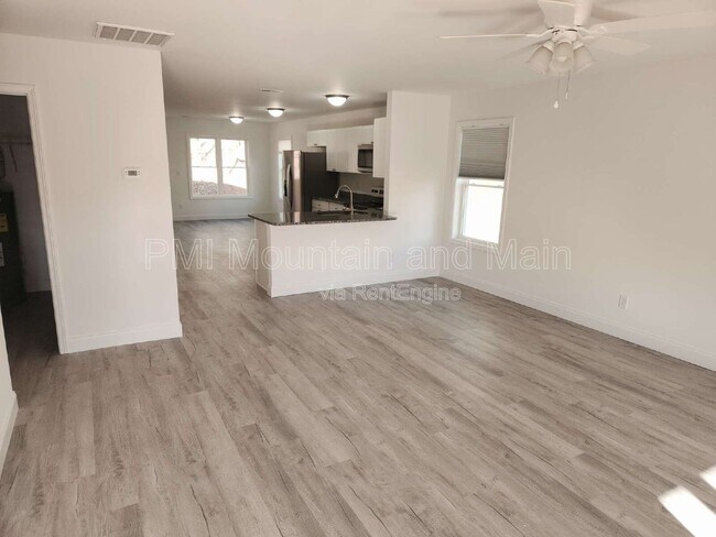 Foto del edificio - 177 Quinn Hill Ln