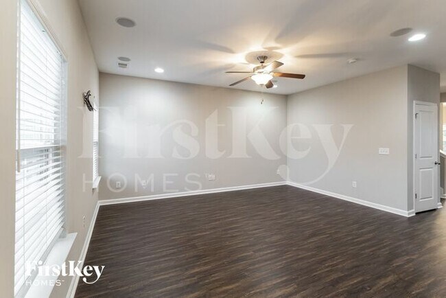 Building Photo - 413 Forsythia Ave