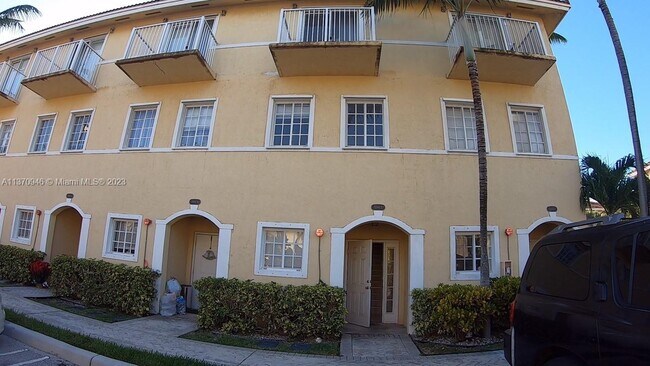 Foto del edificio - 2064 NE 167th St