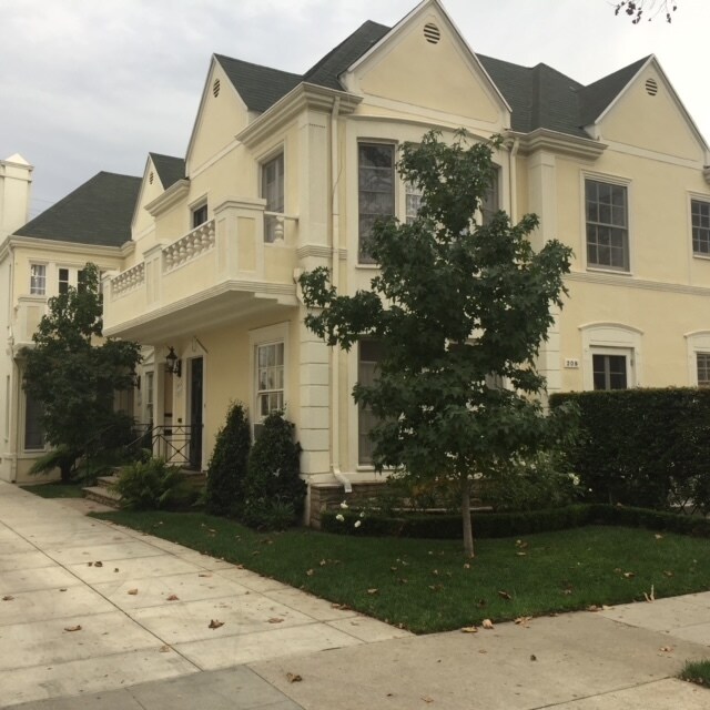 Building Photo - 208 S Arnaz Dr