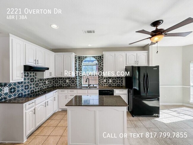 Foto del edificio - 2221 Overton Dr