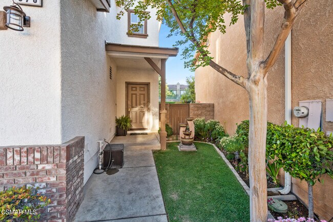 Building Photo - 573 Yarrow Dr