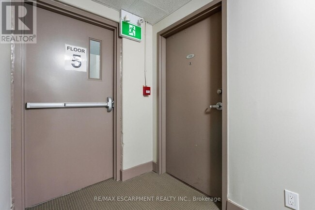 Building Photo - 149 Main St W