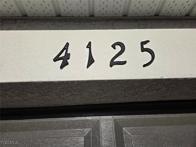 Foto del edificio - 4125 NE 15th Pl