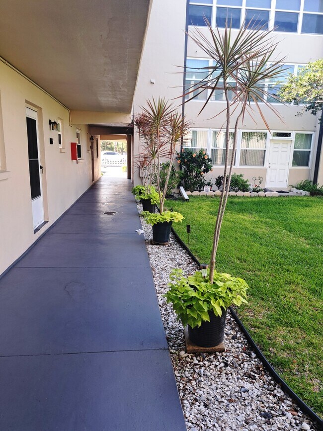Foto del edificio - 9940 47th Ave N