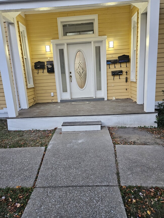 Main entrance - 608 Homestead St