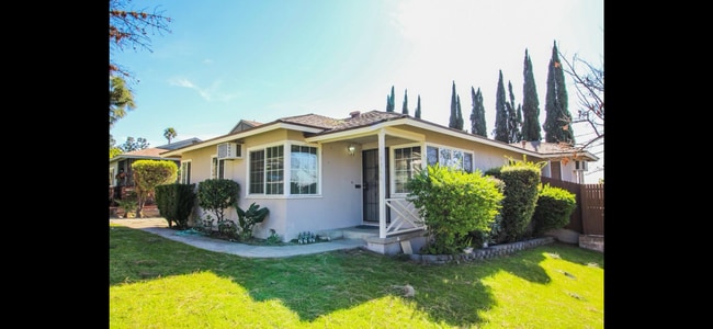 Building Photo - 9966 Glencrest Cir