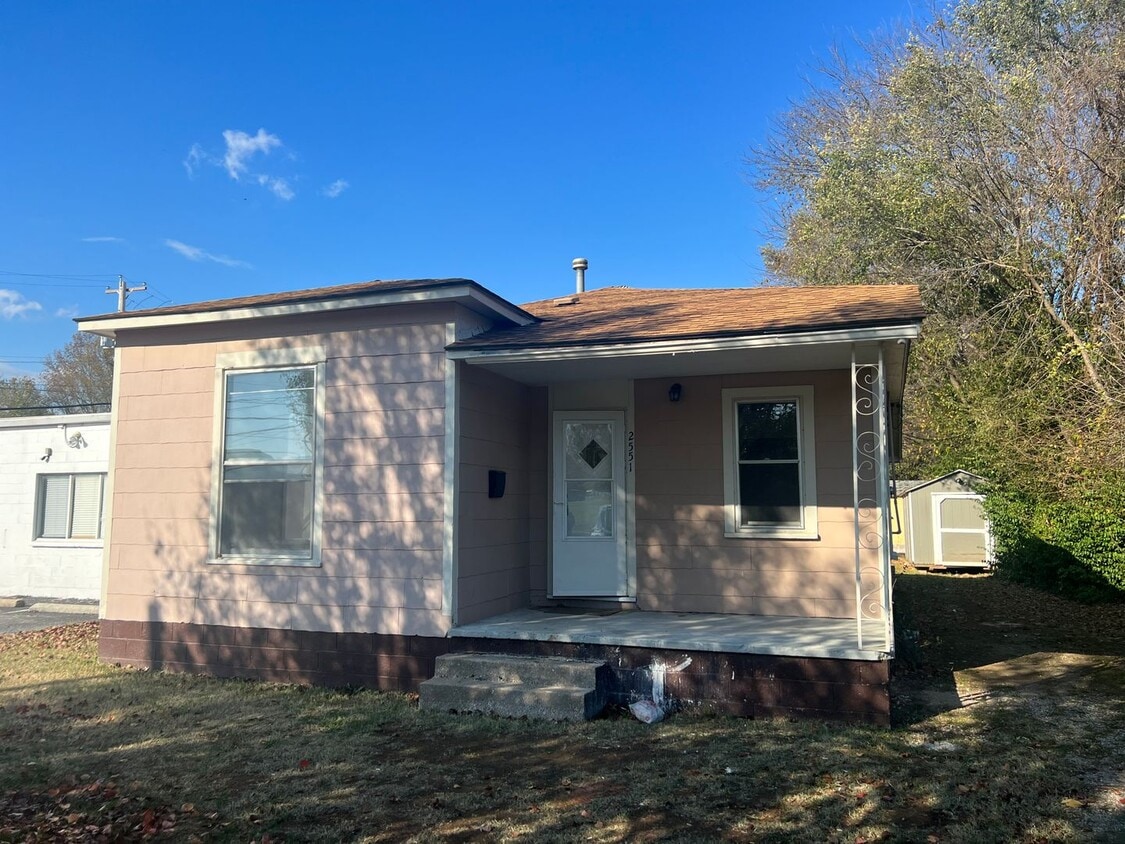 Primary Photo - Recently Remodeled 3 bedroom 2 full bath!