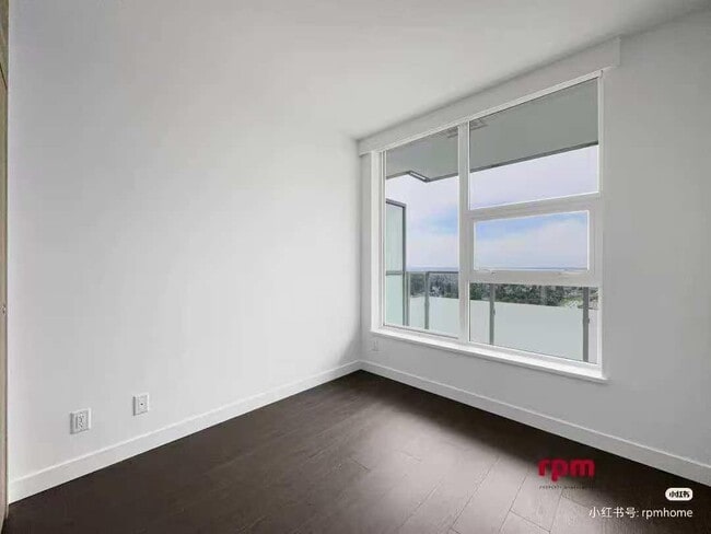 Photo du bâtiment - 13768-100 100 Ave