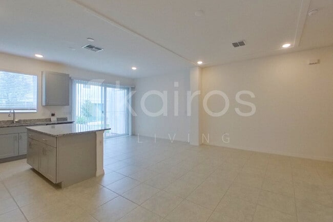 Foto del edificio - 34161 Rogallo Ln