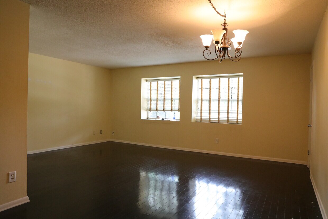 Foto principal - 515 S Hyer Ave