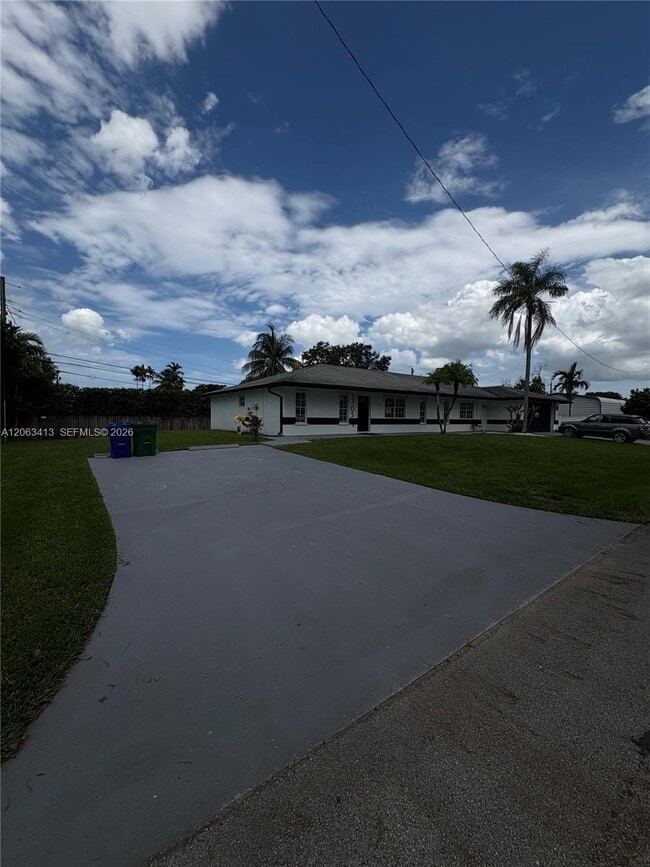 Building Photo - 1705 SW 100th Ave