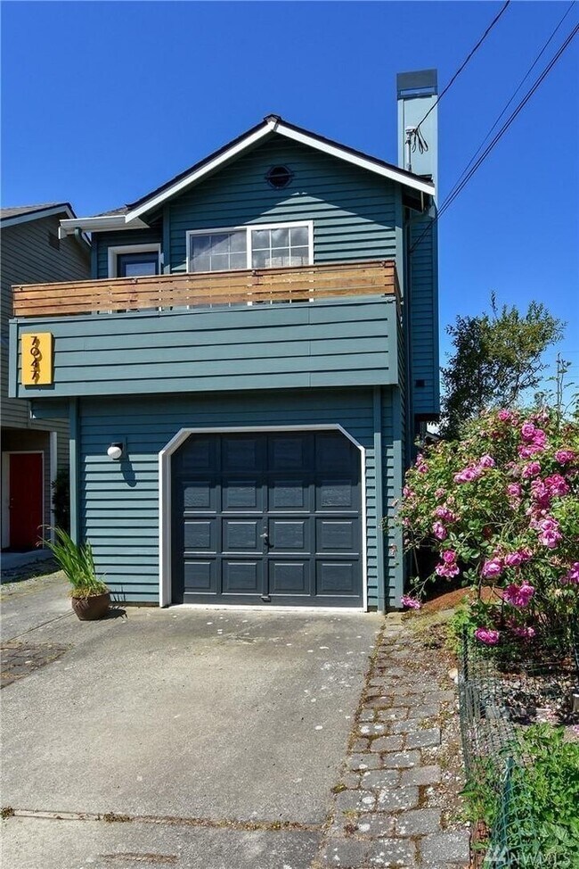 Foto del edificio - Charming Craftsman-Style Home in the Heart...