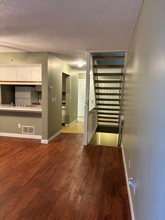 Foto del edificio - 2037 Burbridge Ln