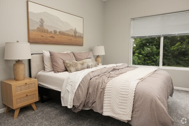 Building Photo - The Oaks at Lakeview
