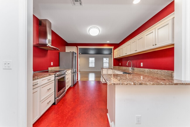 Building Photo - 16 Main St