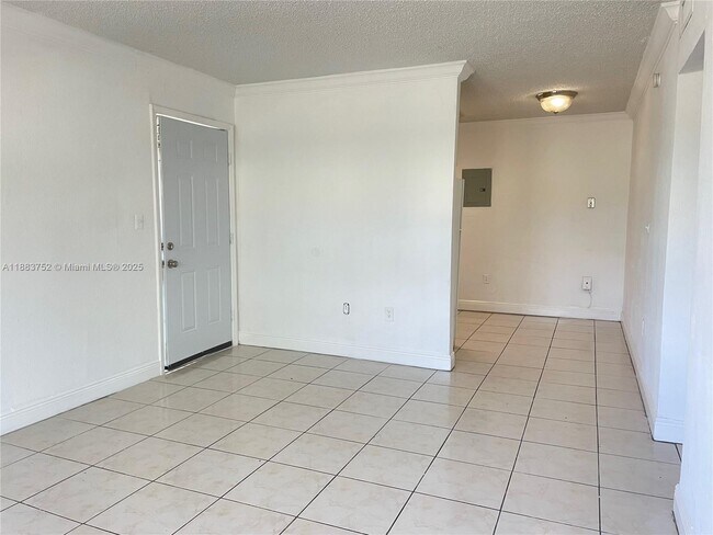 Foto del edificio - 16118 NE 21st Ave