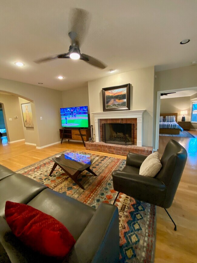 Family - 5812 Miramonte Dr