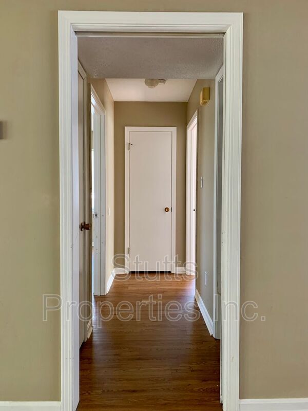 1975 Darby Dr Unit D1, Florence, AL 35630 Condo for Rent in Florence