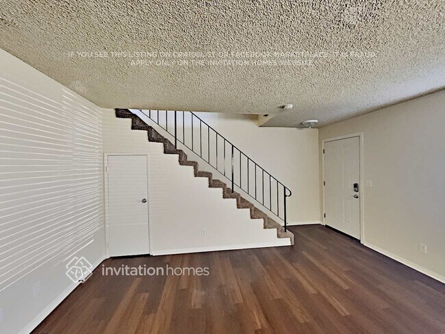 Foto del edificio - 120 E 67th Way