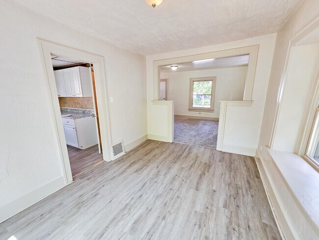 Building Photo - 840 Beardsley St