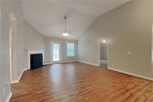 Building Photo - 7865 Lake Terrace