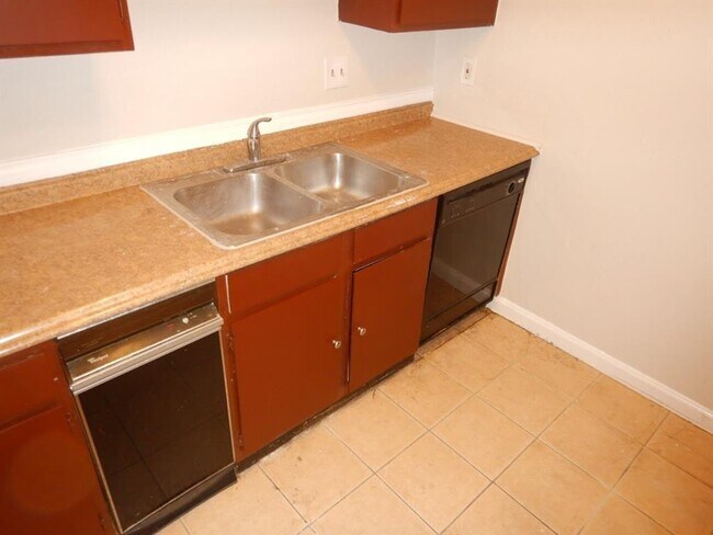 Building Photo - 2816 S Bartell Dr