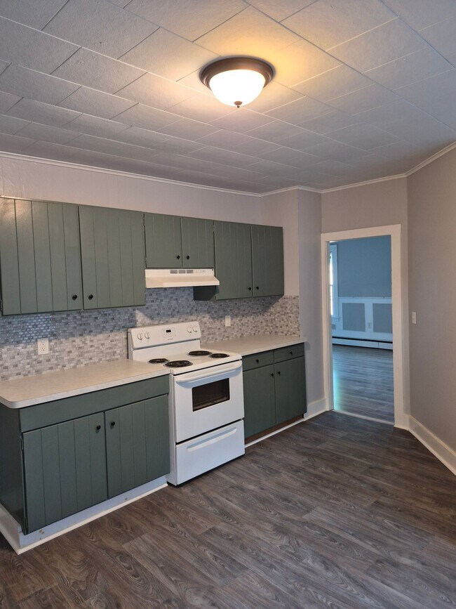 Building Photo - 47 Hoosick St