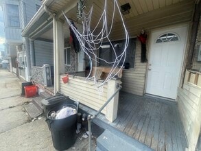 Building Photo - 209 W Bertsch St