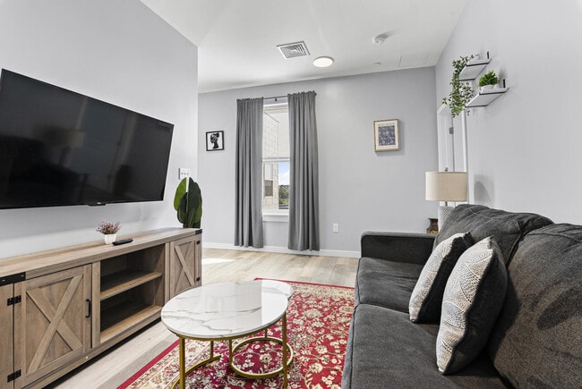 Building Photo - 95 Broadway