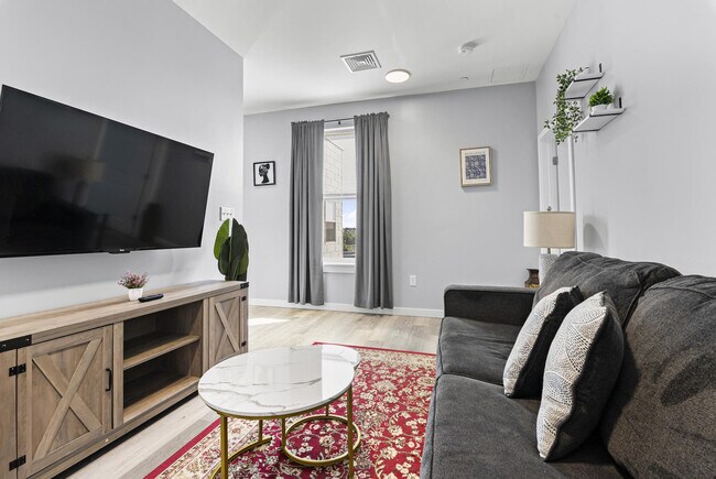 Building Photo - 95 Broadway