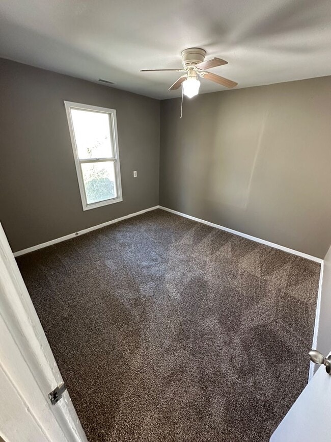 Building Photo - NEWLY REMODELED Fall 2025