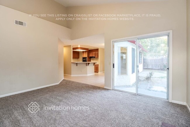 Building Photo - 710 E Jonquil Dr