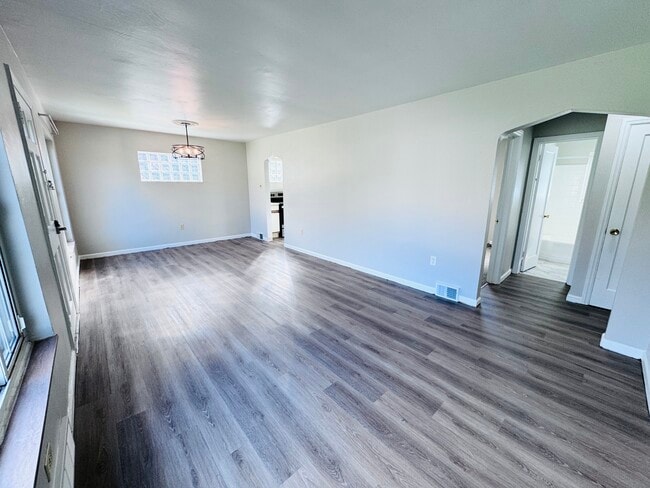 Photo - 1220 Colonial Ln House