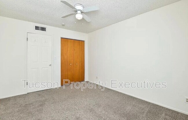 Foto del edificio - 902 E Elm St