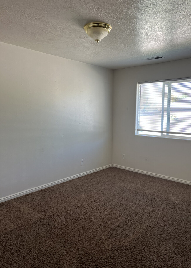 Building Photo - 273 E 170 N