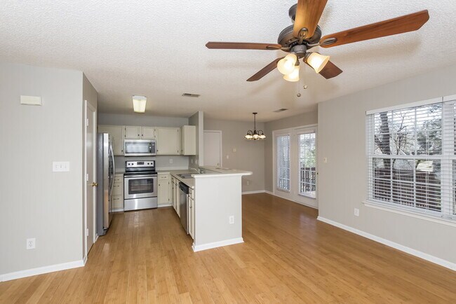 Foto del edificio - 925 Treasure Pl SW