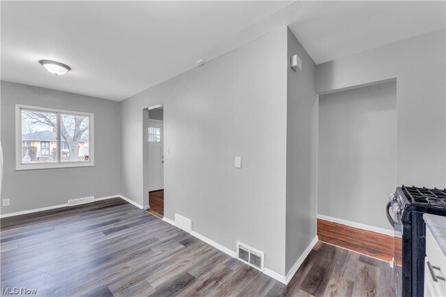 Building Photo - 15910 Bryce Ave