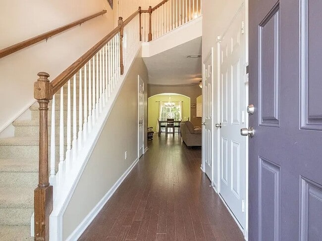 Building Photo - Beautiful 3BR TownHome
