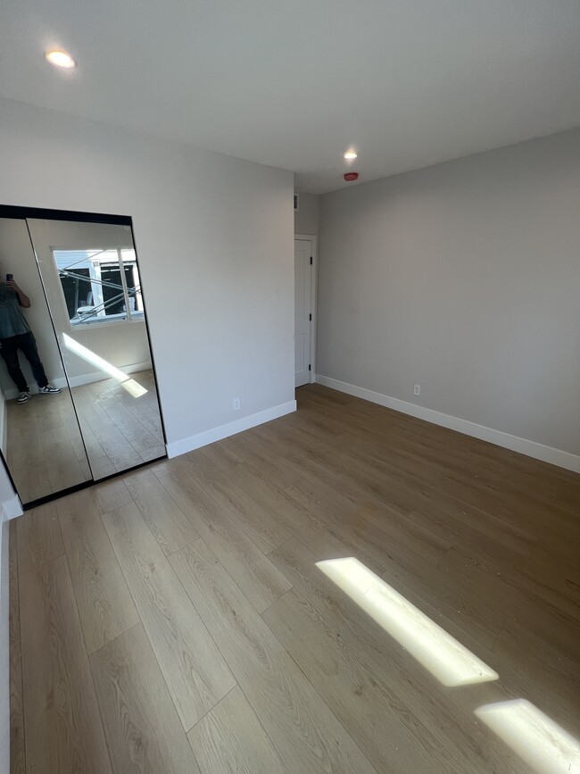 Building Photo - 1834 N Van Ness Ave